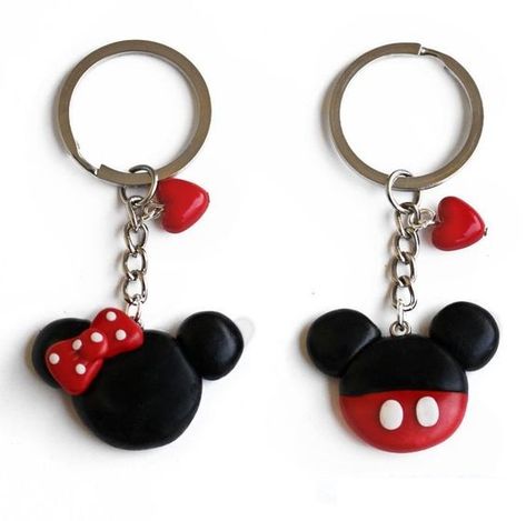 Cercei Din Lut Polimeric, Polymer Clay Kunst, Crea Fimo, Polymer Clay Gifts, Clay Keychain, Minnie And Mickey, Polymer Clay Diy, Polymer Clay Jewelry Diy, Polymer Clay Animals