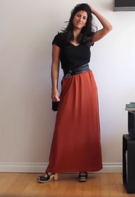 Alyssa Beltempo Maxi dress + T-shirt + tailleband = urban chique Alyssa Beltempo Style, Fashion Over Fifty, Dress T Shirt, Style Summer, Shopping List, Spring Summer Fashion, Summer Style, Warm Weather, Maxi Skirt