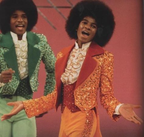 The 70s.......When Michael was an African American teenager. Jackie Jackson, Look Disco, Sonny And Cher, Photos Of Michael Jackson, Afrique Art, Joseph Jackson, Vintage Black Glamour, King Of Pop, Michael Jackson Pics