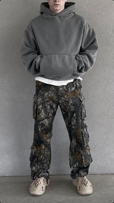 Grey Hoodie Outfit, Gorpcore Men, Hoodie Outfit Men, Spiritual Fashion, Yeezy Outfit, Cargo Pants Outfit, Street Style Outfits Men, Street Fashion Men Streetwear, Guys Clothing Styles