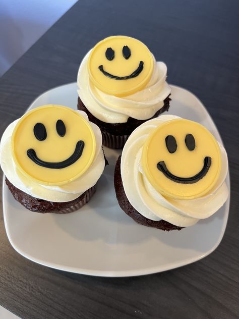 Happy Face Theme Party, Smiley Face Birthday Party Food, Smiley Face Cake Pops, Smiley Face Smash Cake, Smiley Face Cupcakes, Smiley Cupcakes, Smiley Face Cake, Theme Cupcakes, 55th Birthday