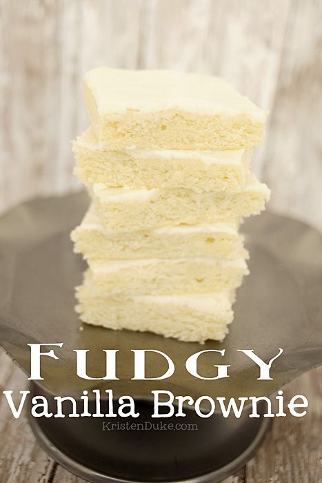 Fudgy Vanilla Brownie, also known as White Texas Sheet Cake, this recipe is AMAZING! #brownie #texassheetcake KristenDuke.com White Texas Sheet Cake, Vanilla Brownies, Future Chef, Texas Sheet, Brownies Cookies, Bakery Items, Texas Sheet Cake, Cookie Bar, Desserts Vegan