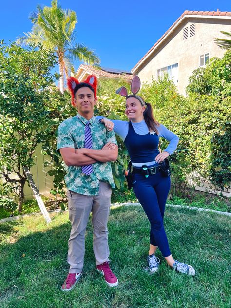 #halloween #halloweencostume #halloweenideas #costume #costumeinspiration #costumeidea #zootopia #couplescostume #boyfriend #goals #costumegoals Zootopia Costume Family, Officer Hops And Nick Costume, Judy Hoops And Nick Wilde Costume, Judy Hopps Disneybound, Zootopia Nick And Judy Costume, Zootopia Couple Costume, Nick And Judy Costume, Judy Hopps And Nick Wilde Costume, Nick Wilde Costume