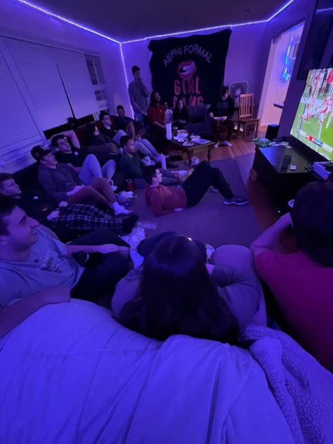 College, friends, football, super bowl, sunday Super Bowl Watch Party Aesthetic, Superbowl Party Aesthetic, Watching Football Aesthetic, Super Bowl Aesthetic, Stalking Wolf, Summer Movie Night, Impulsive Ideas, Football Watch Party, Football Super Bowl