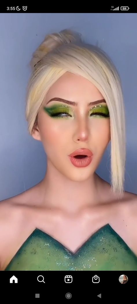 Green shadows Tinkerbell Hair And Makeup, Tinkerbell Makeup Ideas, Tinkerbell Hairstyle, Tinker Bell Makeup, Tinkerbell Makeup, Halloween 23, Tinker Bell, Peter Pan, Halloween Costumes