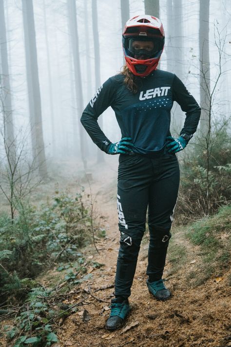 Leatt's MTB 4.0 Kit is a more race-ready, gravity-focused range, aimed at downhill or enduro riders. The women's specific part of the line is less varied than the MTB 2.0 kit but includes trousers and a jersey. Adrenaline Sports, Mountain Biking Women, Mtb Clothing, Mountain Bike Clothing, Mtb Gear, Eminem Rap, Bike Clothing, Bike News, Stretch Mesh Fabric