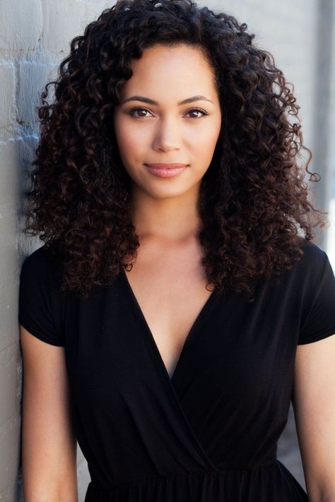 Madeleine Mantock, Business Headshots Women, Professional Headshots Women, Business Portrait Photography, Headshots Women, Headshot Poses, Girls Names, Headshot Photos, Actor Headshots