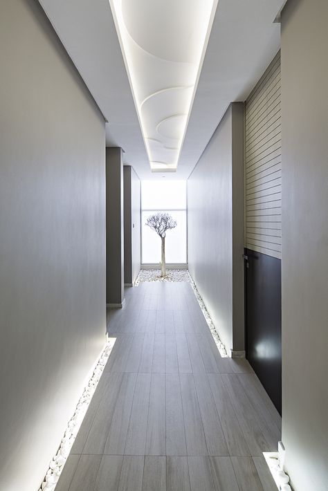 Gallery of Tetris House / Massive Order - 11 Gallery Ceiling Design, Corridor Ceiling Design, Passage Ceiling Design, Passage Ceiling, Gypsum Ceiling Design, Vaulted Ceiling Living Room, Ceiling Design Ideas, Corporate Interior Design, Lobby Interior Design