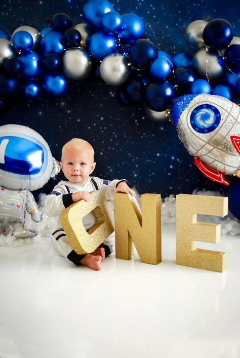 HOME - SnuggleBug Images | Family, Maternity & Newborn Photography Colorado Springs Cake Smash Inspiration, Space Party Decorations, Party Balloons Diy, Birthday Theme Decoration, Astronaut Party, Astronaut Birthday, Baby Boy 1st Birthday Party, 1st Birthday Photoshoot, Smash Cake Boy