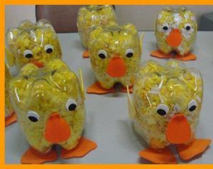 plastic bottle chick craft Easter Bottle Crafts, Easter Kids Snacks, Nursery Rhymes Preschool Crafts, Duck Crafts, Flower Crafts Kids, Farm Animal Crafts, Fun Easter Crafts, Plastic Bottle Art, Kids Easter Basket