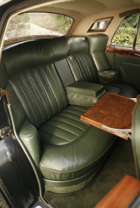 Rolls Royce Silver Cloud, Car Deco, Old Vintage Cars, Car Interiors, Silver Cloud, Classy Cars, Old Car, Pretty Cars, Trans Am