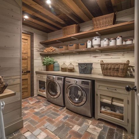 Mud Room Laundry Room Combo, Farmhouse Laundry Room Ideas, Barn House Interior, Rustic Laundry Rooms, Pantry Laundry Room, Ranch House Decor, Barn House Design, Dream Laundry Room, Mudroom Laundry Room