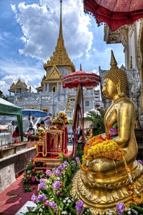 Buddhist Fairytale | Buddha statue outside of Wat Traimit in… | Flickr Hat Yai, Golden Buddha, Ao Nang, Phuket Thailand, Phnom Penh, Krabi, Pattaya, Angkor, Chiang Mai