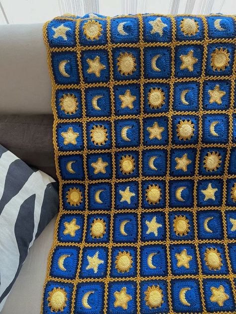 Crochet Blanket With Stars, Crochet Decoration Ideas, Different Granny Square Patterns, Celestial Crochet, Star Crochet Blanket, Crochet Blanket Designs, Kawaii Crochet, Crochet Decoration, Crochet Fashion Patterns