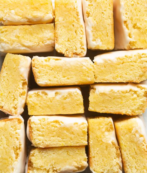 Lemon Brownies - Browned Butter Blondie Lemon Blondies, Desserts With Chocolate Chips, Fudge Brownie Recipe, Lemon Brownies, Blondie Bar, Fudge Brownie, Browned Butter, Homemade Brownies, Homemade Donuts