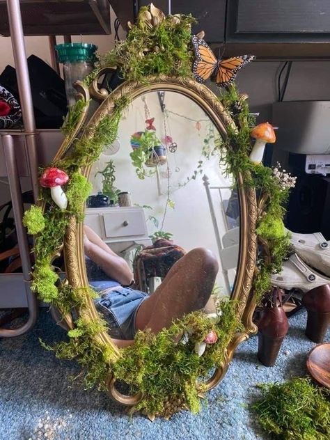 Fairy Theme Room, Moss Mirror, Indoor Rattan Furniture, Bohemian Apartment, Mirror Drawings, Aesthetic Boho, Rattan Mirror, Anna White Diy, Bed Diy