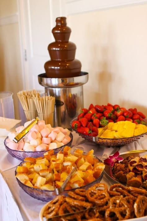 Chocolate Fountain with Yummy Goodies! Strawberries, pretzels, marshmallows, pound cake. Simple no fuss food to dip. Chocolate Fountain Bar, Chocolate Fountain Recipes, Fondue Fountain, Fondue Party, Chocolate Fountain, Fruit Bar, Fruit Party, Traditional Cakes, Party Platters