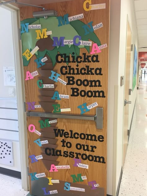 Welcome Kindergarten Door, All About Me Preschool Door Decoration, Themes For Daycare Classroom, Classroom Door Themes Preschool, Door Decorations Classroom Beginning Of Year, Preschool August Bulletin Boards, Daycare Doors Ideas, All About Me Door Decorations Preschool, Classroom Door Decorations Preschool