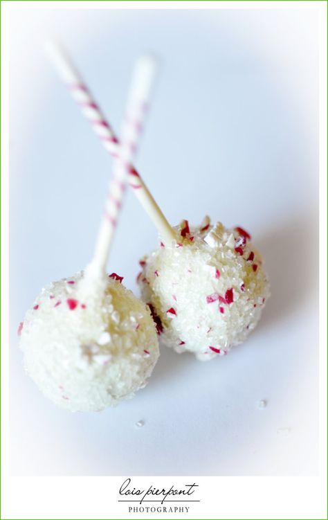 Starbucks Peppermint Cake Pops. Delicious. I've got the mold. Now to duplicate. Yumo Peppermint Cake Pops, Peppermint Brownie Cake Pops, Brownie Cake Pops, Chocolate Peppermint Cake, Peppermint Cake, Peppermint Brownies, Christmas Cake Pops, Cake Pop Recipe, Brownie Cake