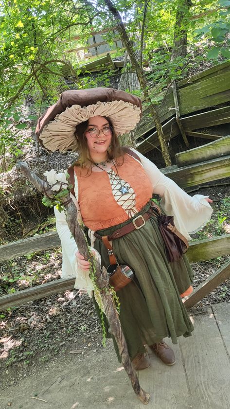 I made a cozy fantasy cottagecore mushroom costume for the renaissance faire! Steampunk Mushroom Costume, Mushroom Cottagecore Outfit, Halloween Costumes Cottagecore, Whimsical Costume Ideas, Halloween Mushroom Costume, Mushroom Person Costume, Cottagecore Costume Ideas, Brown Mushroom Costume, Mushroom Outfit Ren Fair