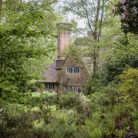 Gertrude Jekyll Garden Design, Munstead Wood, Queenslander Homes, Gertrude Jekyll, Brick Art, Arts And Crafts House, House And Garden, Garden Designer, Art And Craft Design