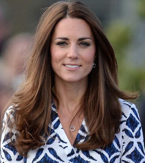 20 Kate Middleton Hairstyles That Will Make You Feel Like A Princess Kate Middleton Haircut, Kate Middleton Diet, Kate Middleton Stil, Vévodkyně Kate, Kate Middleton Pregnant, Style Kate Middleton, Duchesse Kate, Düşes Kate, Beyonce Hair