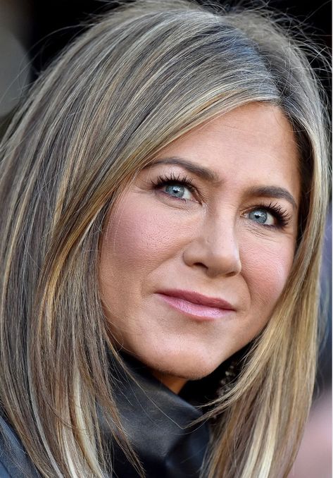 Blonde Hair Jennifer Aniston, Brunette Hair Color Shades, Jennifer Aniston Hair Color, Highlights Brown Hair Balayage, Kylie Hair, Grey Blonde Hair, Jennifer Aniston Hair, Grey Hair Transformation, Sick Of People