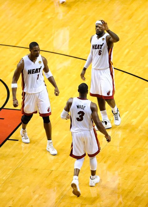 Lebron James Dwyane Wade, Lebron And Wade, Lebron Dunk, Wade Lebron, Basketball Pose, Lebron James Art, Lebron James Miami Heat, D Wade, Lebron James Wallpapers