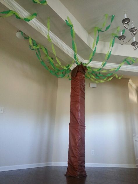 Lion King themed birthday party. Decor ideas. Tree. Streamers and brown plastic tablecover. Lion King Tree, Lion Guard Birthday Party, Lion King Birthday Party, Lion King Birthday Party Ideas, Lion Guard Birthday, Lion Birthday Party, Monkey First Birthday, Jordan Baby Shower, Lion Party