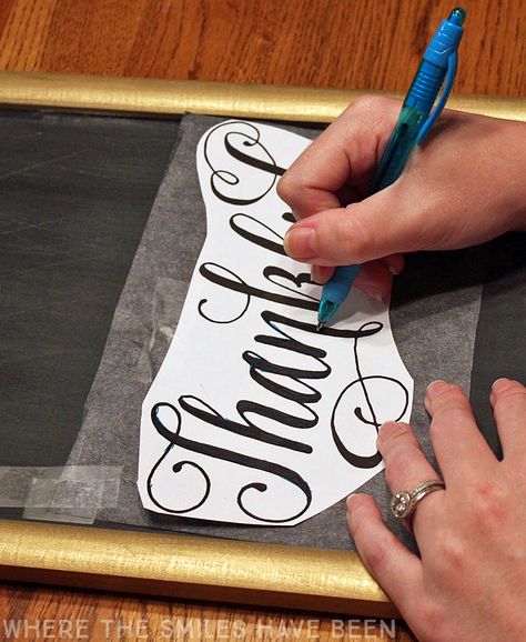 This is such a neat trick for getting beautiful hand lettering designs on chalkboards!  Who knew it was so simple! Chalkboard Crafts, Chalkboard Writing, Chalkboard Lettering, Chalk Lettering, Neat Tricks, Chalkboard Designs, Dekor Diy, Diy Chalkboard, Chalk It Up