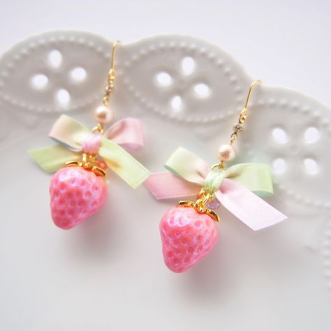 Strawberry Earrings, Diy Earrings Polymer Clay, Kawaii Earrings, Tanah Liat, Polymer Clay Jewelry Diy, Funky Earrings, Kawaii Accessories, Clay Jewelry Diy, Fancy Jewellery