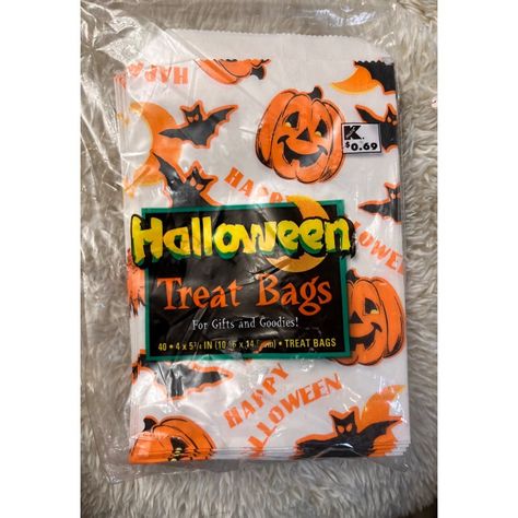 New In Package Halloween Treat Favor Bags Vintage Kmart Jack O Lanterns And Bats Nip Condition: New Old Stock Smoke Free, Pet Friendly Home. Make An Offer! Kmart Halloween, Jack O Lanterns, Halloween Treat Bags, Paper Vintage, Bags Vintage, Halloween Treat, Party Favor Bags, Party Bags, Party Card