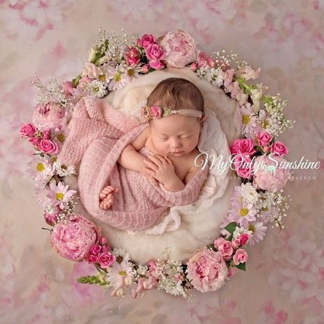 Foto Newborn, Newborn Baby Photoshoot, Baby Sleep Problems, Foto Baby, Newborn Shoot, Newborn Baby Photography, Newborn Photoshoot, Trendy Baby, Newborn Pictures