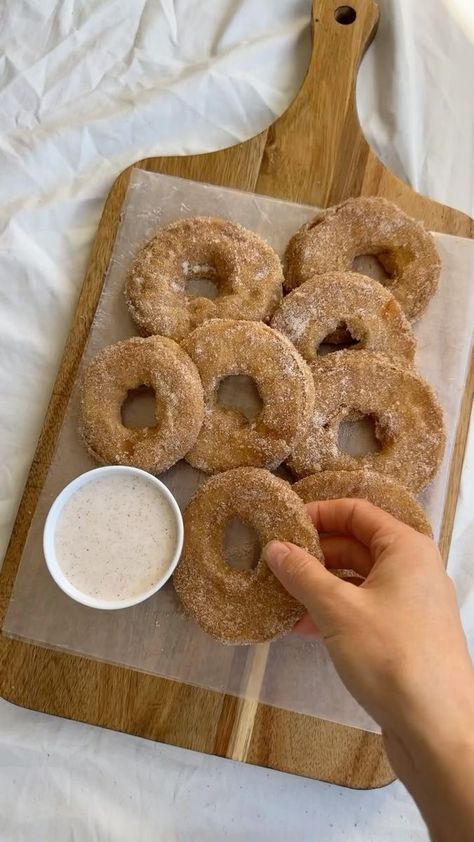 Cinnamon Apple Rings, Smell Like Fall, Apple Donuts, Apple Rings, Plant Based Cookbook, Fried Apples, Delicious Vegan Recipes, Healthy Sweets, Cinnamon Sugar