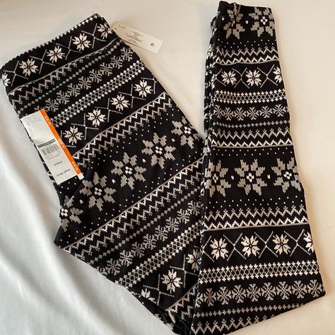 Black, Grey & White Fairisle Leggings Size Medium Snowflake Print Ultra Soft Pants Pjs, Holiday Pants, Soft Christmas, School Clothing, Navy Blue Leggings, Holiday Leggings, Snowflake Print, Halloween Leggings, Spandex Pants