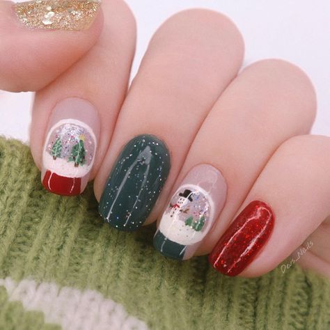 Snow Globe Nails Nailart, Luminary Christmas Nails, Christmas Snow Globe Nails, Snowglobe Nail Art, Christmas Nails Ornaments, Snow Globe Nail Art, Christmas Nails Fun, Snowglobe Nails, Snow Man Nails