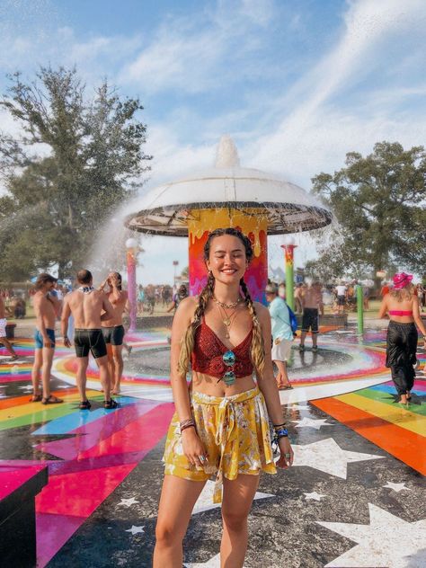 Bonnaroo Outfits Festival Looks, Bonaroo Outfit, Bonnaroo Fashion, Bonnaroo Outfits, Music Festival Aesthetic, Folk Music Festival, Festival Fits, Festival Aesthetic, Rave Babe