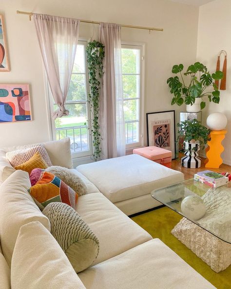 Florida Apartment Aesthetic, Appartment Interiors, Dc Apartment, La Living, Funky Living Rooms, Colorful Apartment, London Living, Girly Decor, Dopamine Decor