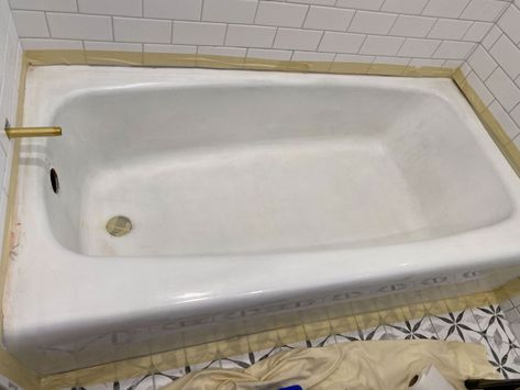 Cast Iron Tub Refinish, Tub Paint, Tub Refinishing, Porcelain Tub, Painting Bathtub, Old Bathtub, Tub Remodel, Cast Iron Bath, Cast Iron Cleaning