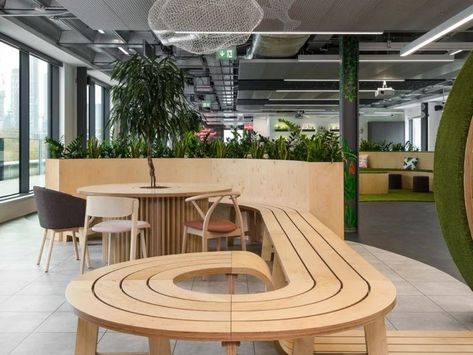 AN URBAN CITY THEMED OFFICE WITHIN OLD STREET’S ‘TECH CITY’ Coworking Space Design Ideas, Coworking Space Design, Innovation Hub, Wooden Benches, Breakout Area, Coworking Office, Green Office, Best Architects, Office Snapshots