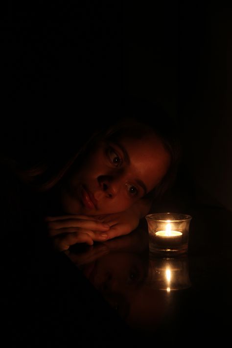 Clair Obscur Candle Photography Dark, Candle Light Photography, Low Light Photography, Self Photography, Candles Photography, Dreamy Photography, Love And Peace, Self Portrait Photography, Cinematic Photography