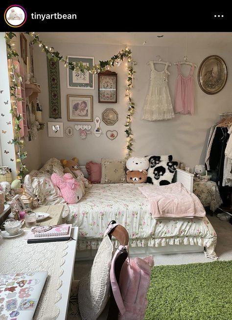 Dutch Room Aesthetic, Shojo Bedroom, Room Inspo Small Bedroom, Room Inspo Layout, Kawaii Dorm Room, Getting Ur Life Together, Plushie Wall, Tennessee Bedroom, Hippie Room Ideas