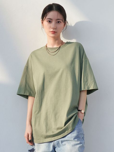 Green Oversized Tshirt, Plain Tshirt Outfit, Drop Shoulder Tshirt, Mint Green Shirts, Oversize Tshirt Outfits, Classic Capsule Wardrobe, Drop Shoulder Tee, Mid Length Sleeves, Tee Shirt Designs