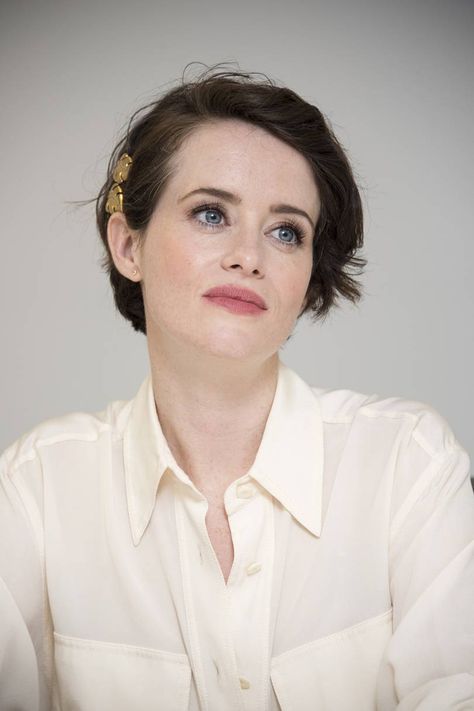 Clare Foy, Ryan Gosling Meme, Claire Foy, Space Tourism, The Astronaut, Dark Blonde Hair, Salon Style, Stanley Kubrick, Ryan Gosling