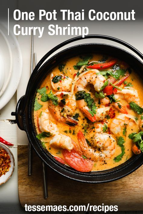 Thai Coconut Shrimp, Coconut Shrimp Curry, Red Curry Shrimp, Easy Shrimp Recipes, Thai Coconut Curry, Baked Shrimp Recipes, Coconut Curry Shrimp, Shrimp Curry, Thai Shrimp