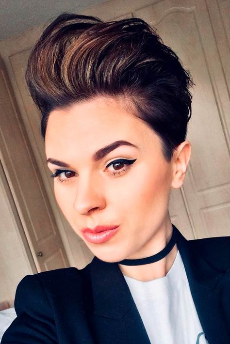 35 Looks With A Faux Hawk For The Bold | LoveHairStyles.com Girl Faux Hawk, Pixie Faux Hawk, Faux Hawk Women, Coolest Hairstyles, Short Faux Hawk, Fohawk Haircut, Inspired Hairstyles, Older Women's Hairstyles, Faux Hawk Hairstyles