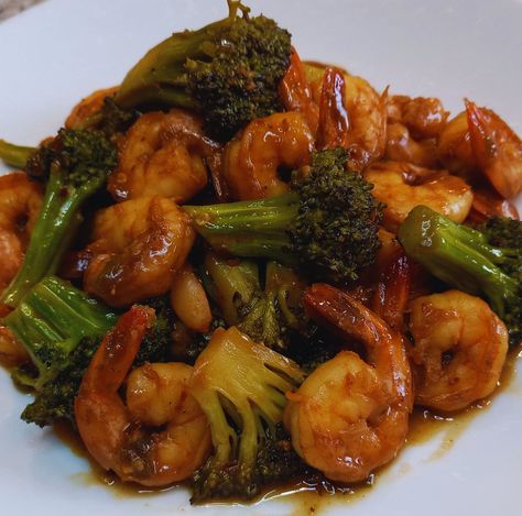 Delight in the vibrant and flavorful combination of tender shrimp and crisp broccoli in this quick and easy stir-fry recipe. Perfect for a healthy weeknight dinner, this dish comes together in less than 30 minutes, offering an ideal balance of protein and vegetables with a savory sauce that will leave you craving more. Follow along with our detailed written instructions and a step-by-step video to ensure a perfect result every time. 🍽️ Looking to add a delicious recipe to your dinner time? Look Healthy Protein Dinner, Shrimp Healthy Recipes, Stir Fry Shrimp Recipes, Easy Stir Fry Recipes, Shrimp And Broccoli, Shrimp Recipes Healthy, Protein Dinner, Easy Stir Fry, Broccoli Stir Fry