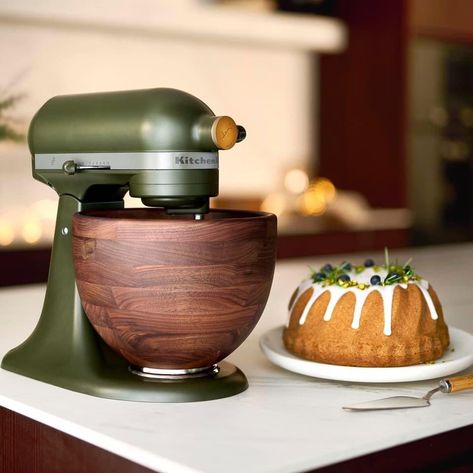 Evergreen Kitchenaid, Kitchenaid Evergreen, Kitchenaid Green, Green Kitchenaid, Austin Apartment, Dream Christmas, Kitchenaid Artisan, Kitchen Gadgets Unique, Dream List