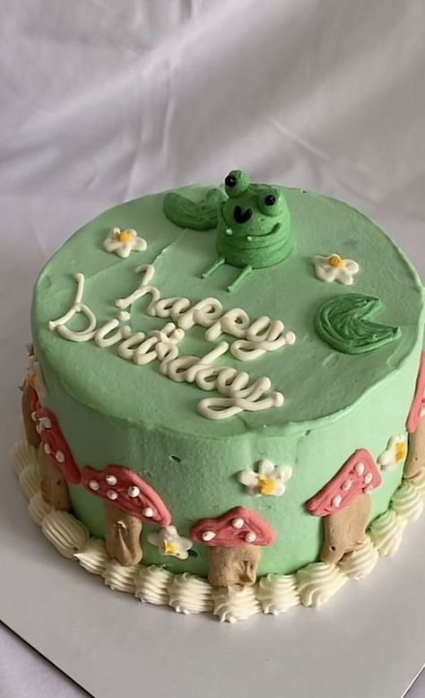 Frog Cake Simple, Frog And Mushroom Cake Ideas, Mushroom Birthday Cake Simple, Green Frog Cake, Cottage Core Cakes Birthday, Frog Bday Cake, Frog Cake Tutorial, Frog Themed Birthday Party Aesthetic, Mushroom And Frog Cake