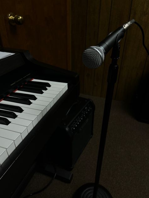 Piano And Microphone Aesthetic, Piano And Singing, Singing Aesthetic Microphone, Piano Boy Aesthetic, Vocal Coach Aesthetic, Singer Boy Aesthetic, Microphone Aesthetic, Recording Studio Aesthetic, Singing Microphone